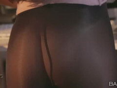 Tussi, Grosser schwanz, Braunhaarige, Schwanz, Latina, Natürlichen titten, Büro, Tätowierung