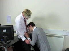 Blonde, Homosexuelle, Bureau