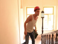 Grosse titten, Blondine, Europäisch, Lingerie, Mutti, Nippel, Tätowierung, Tittenfick