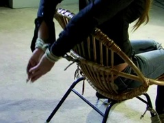 Tetas grandes, Tacones, Atada