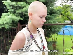 Blasen, Hundestellung, Handjob, Im freien, Pov, Entkleiden, Tätowierung, Jungendliche (18+)