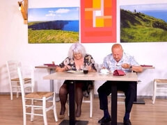 Grosse titten, Blasen, Geile alte tussi, Oma, Handjob, Ungarisch, Reif, Strümpfe