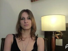 Leie, In den arsch, Braunhaarige, Pummelig, Französisch, Gruppensex, Lingerie, Milf