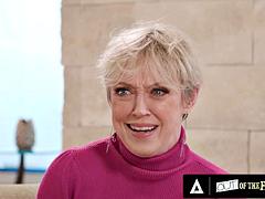 Grosse titten, Blasen, Familie, Masturbation, Öffentlich, Jungendliche (18+), Flotter dreier, Titten