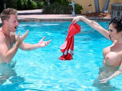 Gros cul, Gros seins, Sucer une bite, Brunette brune, Plantureuse, Mère que j'aimerais baiser, Pénis, Nénés