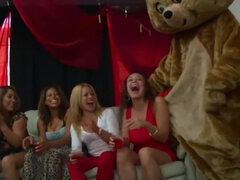 Nana, Gros cul, Brunette brune, Fétiche, Groupe, Branlette thaïlandaise, Hard, Hd