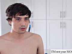 Grosser schwanz, Blasen, Schmuddelige sprache, Fußfetisch, Handjob, Höschen, Pov, Sohn