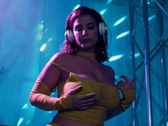 Большая жопа, Большие сиськи, Каблуки, Мастурбация, Вечеринка, Пирсинг, Юбки, Соло