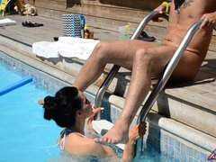 Cul, Gros cul, Gros seins, Sucer une bite, Mère que j'aimerais baiser, Piscine