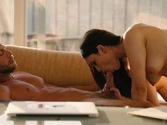 Sucer une bite, Brunette brune, Éjaculation interne, En levrette, Fille latino, Réalité