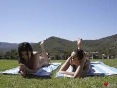 Cul, Lesbienne, Léchez, De plein air, Piercing, Piscine, Chatte, Maigrichonne