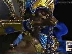 Grote mammen, Tieten likken