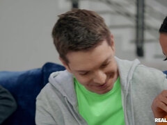 Anal, Grosse bite, Gros seins, Brunette brune, Gorge profonde, Fille latino, Branlette espagnole, Nénés