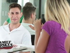 Grosse titten, Blondine, Blasen, Gehörnter ehemann, Spermaladung, Ehemann, Milf, Titten