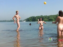 Любители, Пляж, Брюнетки, Фетиш, Нудисты, На публике, Молоденькие, Подглядывание