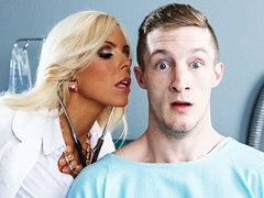 Culo grande, Verga grande, Tetas grandes, Rubia, Mamada, Estilo perrito, Enorme, Enfermera