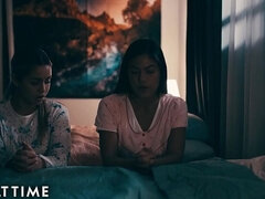 Braunhaarige, Gesichtssitzen, Fingern, Behaart, Latina, Lecken, Masturbation, Natürlichen titten