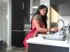 Большая жопа, Большой член, Большие сиськи, Брюнетки, Индианки, Служанка, Милф