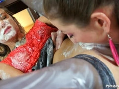 В одежде, Домашнее видео, Лесбиянка, Масло, Оргии, Свингеры