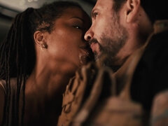 Lamer culo, Culo grande, Estilo perrito, Interracial, Coño, Tatuaje, Trio, Tetas