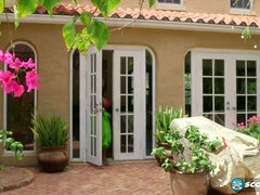 Arsch, Grosser arsch, Grosse titten, Vollbusig, Im freien, Pool, Titten, Nass