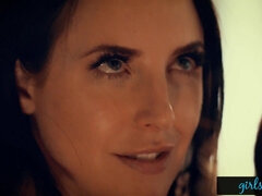 Morena, Tetona, Hembra, Lesbiana, Masturbación, Madres para coger, Tetas naturales, Orgasmo