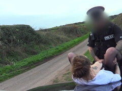Grosse titten, Blasen, Braunhaarige, Hundestellung, Aufs gesicht abspritzen, Handjob, Im freien, Polizei