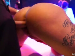 デカチン, ブロンド, 茶髪の, 人形, グループ, 手コキする, Hd, タトゥー