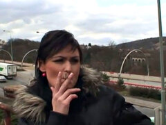 18 ans, Sucer une bite, Brunette brune, En levrette, Fétiche, De plein air, Petite femme, Adolescente