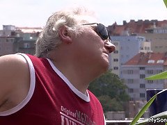 Grosser schwanz, Blasen, Braunhaarige, Hd, Lecken, Im freien, Zierlich, Rock