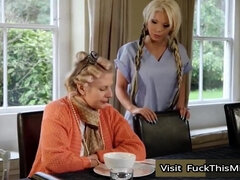 Amateur, Asiático, Tetas grandes, Rubia, Estilo perrito, Penetracion con puños, Alemán, Pov