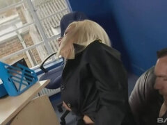 Grosse titten, Blondine, Aufs gesicht abspritzen, Hd, Lingerie, Reif, Strümpfe