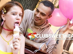 デカチン, クラブ, バック, 指いじり, 手コキする, 赤毛, タトゥー, ティーン