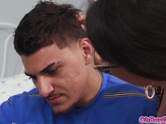 Morena, Garganta profunda, Corridas faciales, Familia, Gafas, Interracial, Madres para coger, Madrastra