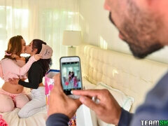 Blasen, Braunhaarige, Frau frau mann, Handjob, Rock, Jungendliche (18+), Flotter dreier, Eng