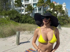 Amateur, Culo, Morena, Tetona, Coche, Estilo perrito, Al aire libre, Nalgadas