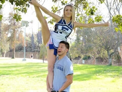 Cul, Blonde, Sucer une bite, En levrette, Seins naturels, Maigrichonne, Adolescente, Nénés