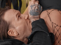 Füsse, Handjob, Hardcore, Latex, Leder, Piercing, Rotschopf, Tätowierung