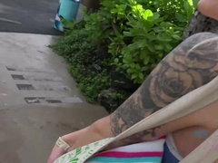 Penetracion con dedos, Despelote, Al aire libre, Público, Coño, Fumando, Tetas, Mojado