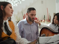 Crazy threesome FFM with Lulu and Jasmine