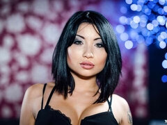 Grosse bite, Sucer une bite, Brunette brune, En levrette, Interracial, Seins naturels, Cheveux courts, Nénés