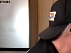 Enthousiasteling, Grote lul, Pijpbeurt, Homo, Handbeurt, Rijpe lesbienne, Zuigen, Tatoeage