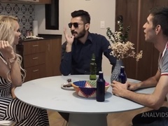 Anal, Mamada, Corridas faciales, Familia, Latina, Transexual