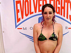 In den arsch, Geile alte tussi, Handjob, Orgasmus, Ringkampf