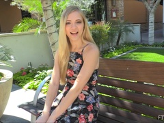 Anal, Acercamiento, Bailar, Penetracion con dedos, Público, Solo, Juguetes, Bajo la falda