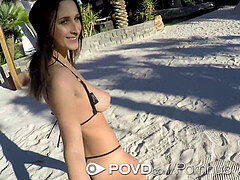 Sucer une bite, Brunette brune, Doigter, Poilue, De plein air, Pov, Public