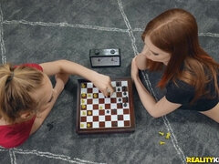 デカチン, デカパイ, ブロンド, フェラチオ, 巨乳な, 赤毛, 馬乗り, 三人