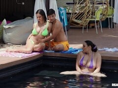 お尻, デカ尻, デカパイ, フェラチオ, 巨大, 下着, 乳首, 三人