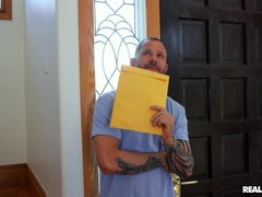 Gros seins, Sucer une bite, Plantureuse, Faciale, Hard, Masturbation, Douche, Tatouage