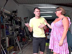 素人, デカパイ, 巨乳な, 車, エロ熟女, 中出し, 熟年, 赤毛